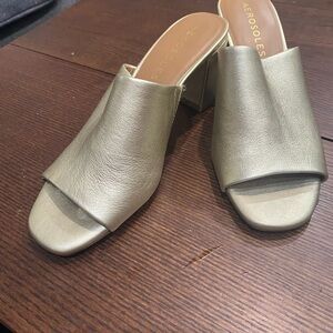 AEROSOLES Women's Metallic Gold Mules